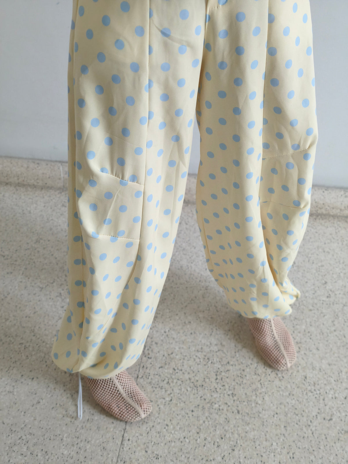 Pantalón bombacho amarillo topo azul
