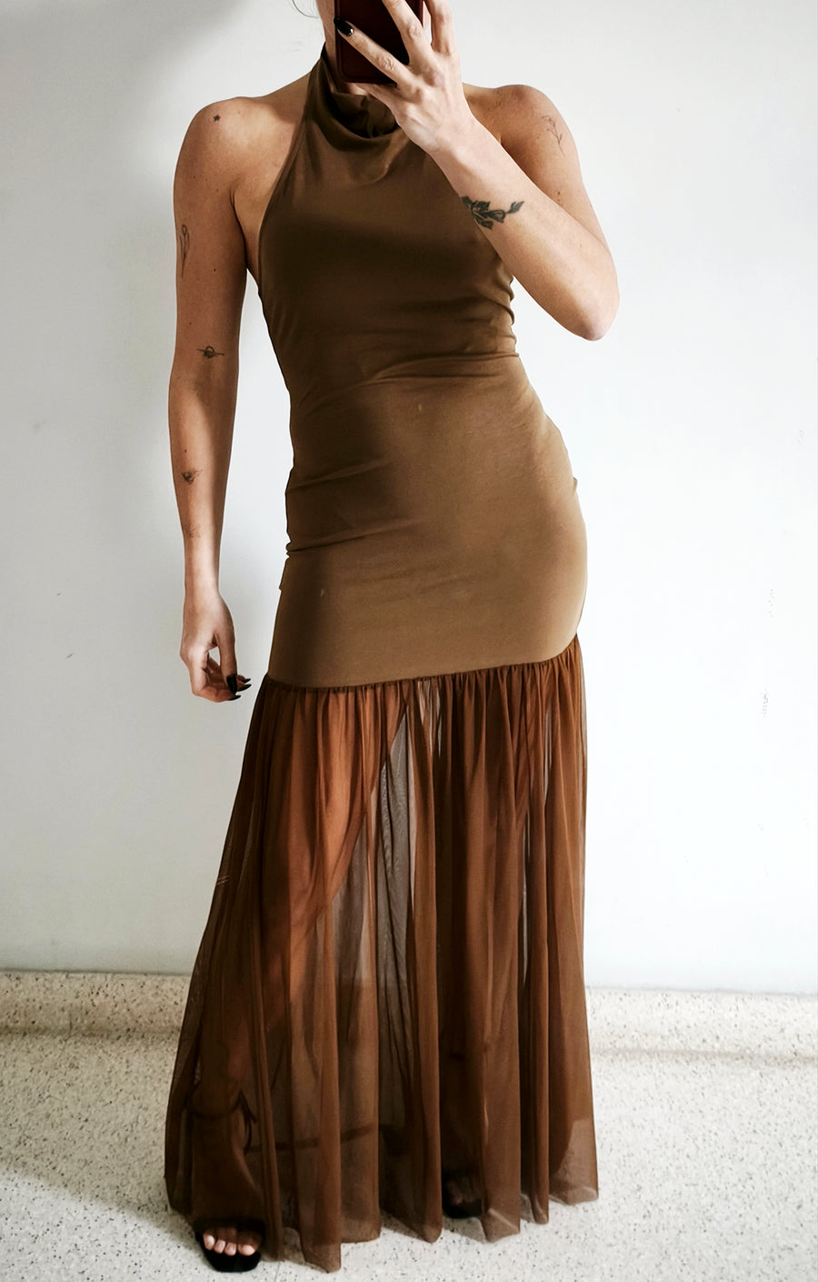 Vestido halter Lumina marrón tostado