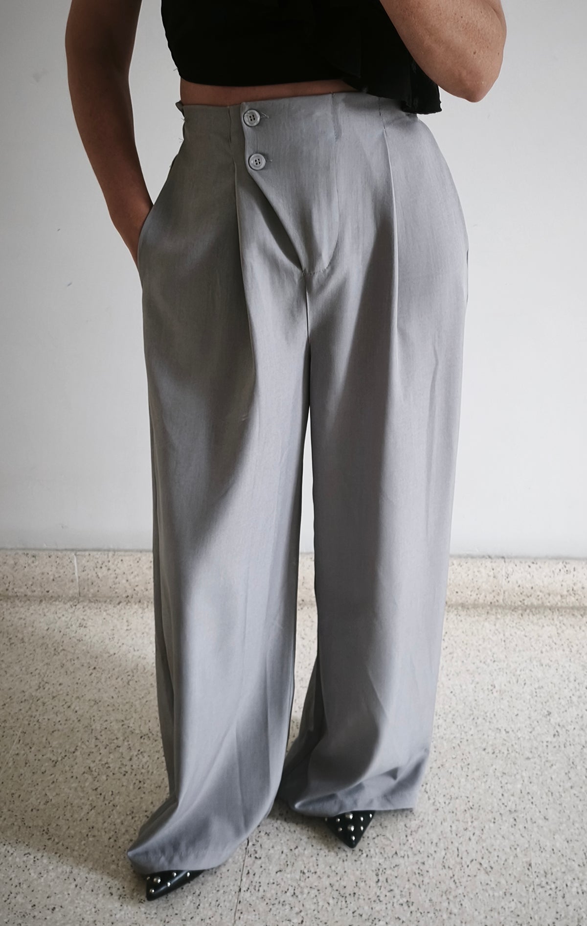 Pantalón pinzas gris