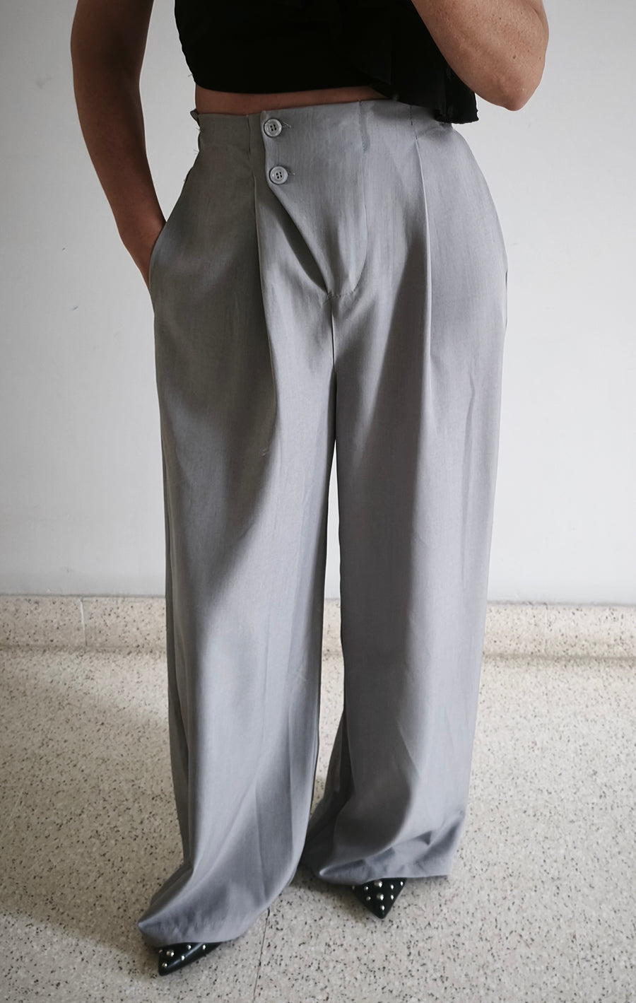 Pantalón pinzas gris
