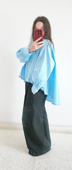 Camisa abullonada azul
