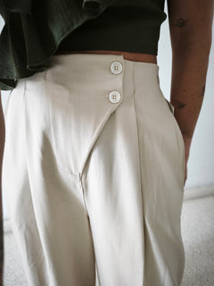 Pantalón pinzas beige