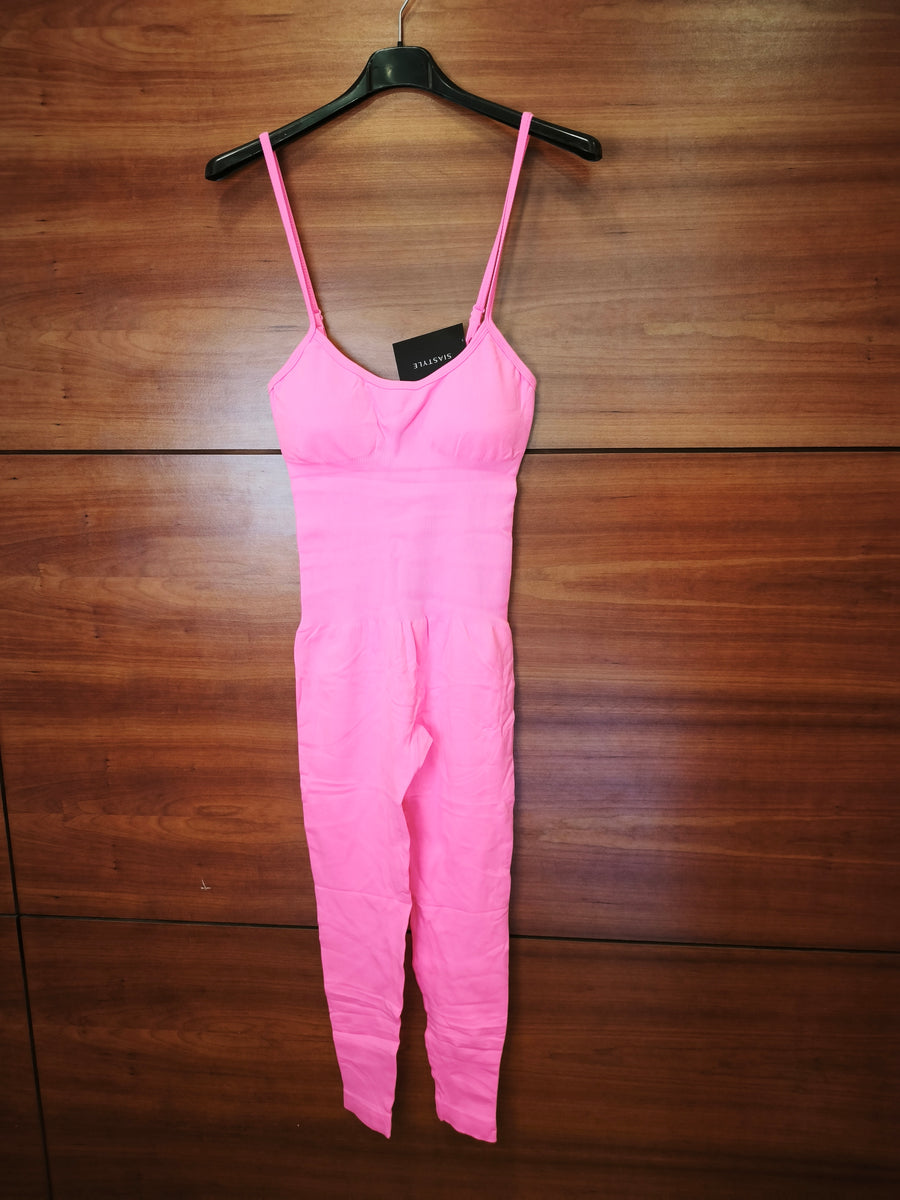 Mono tirantes flúor rosa.