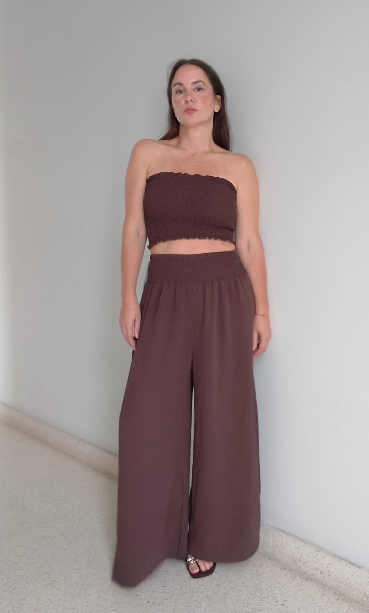 Conjunto fluido marrón