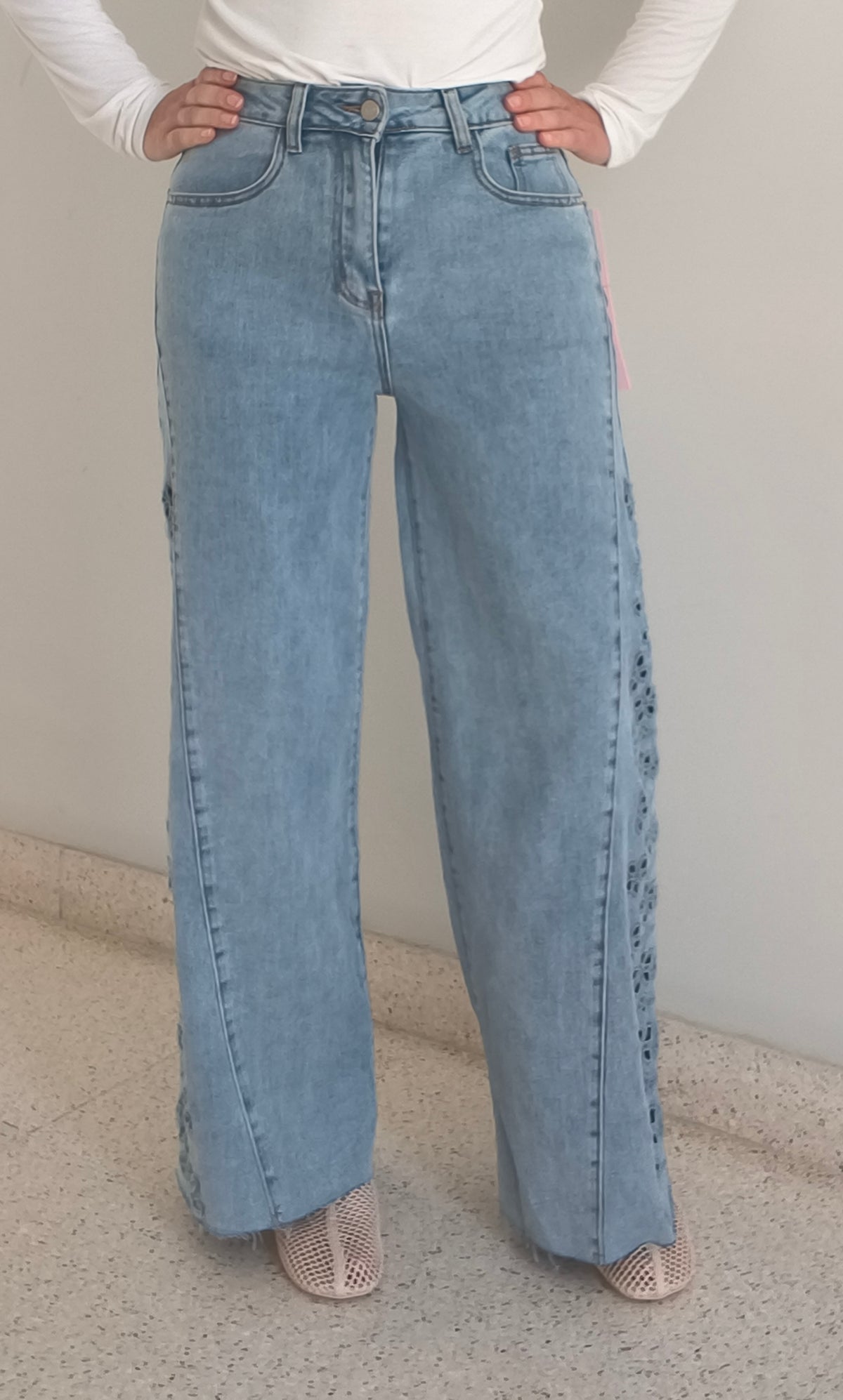 Jean wide leg elástico bordado