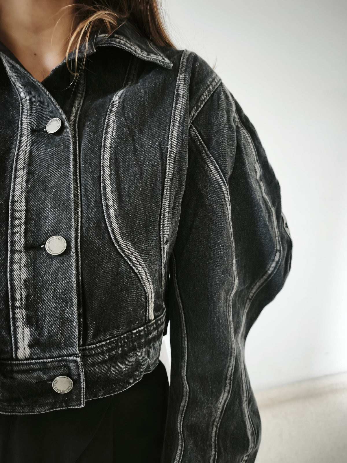 Chaqueta denim mangas ondas