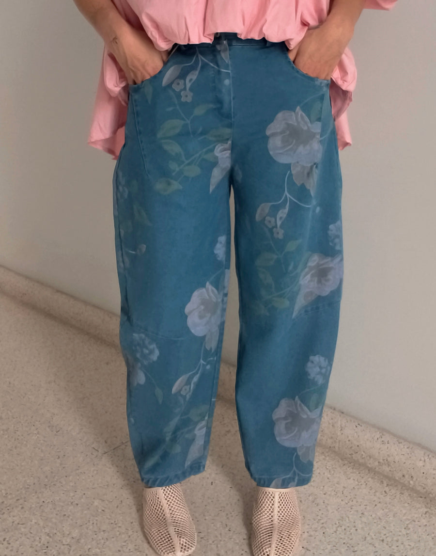 Pantalón denim print flores