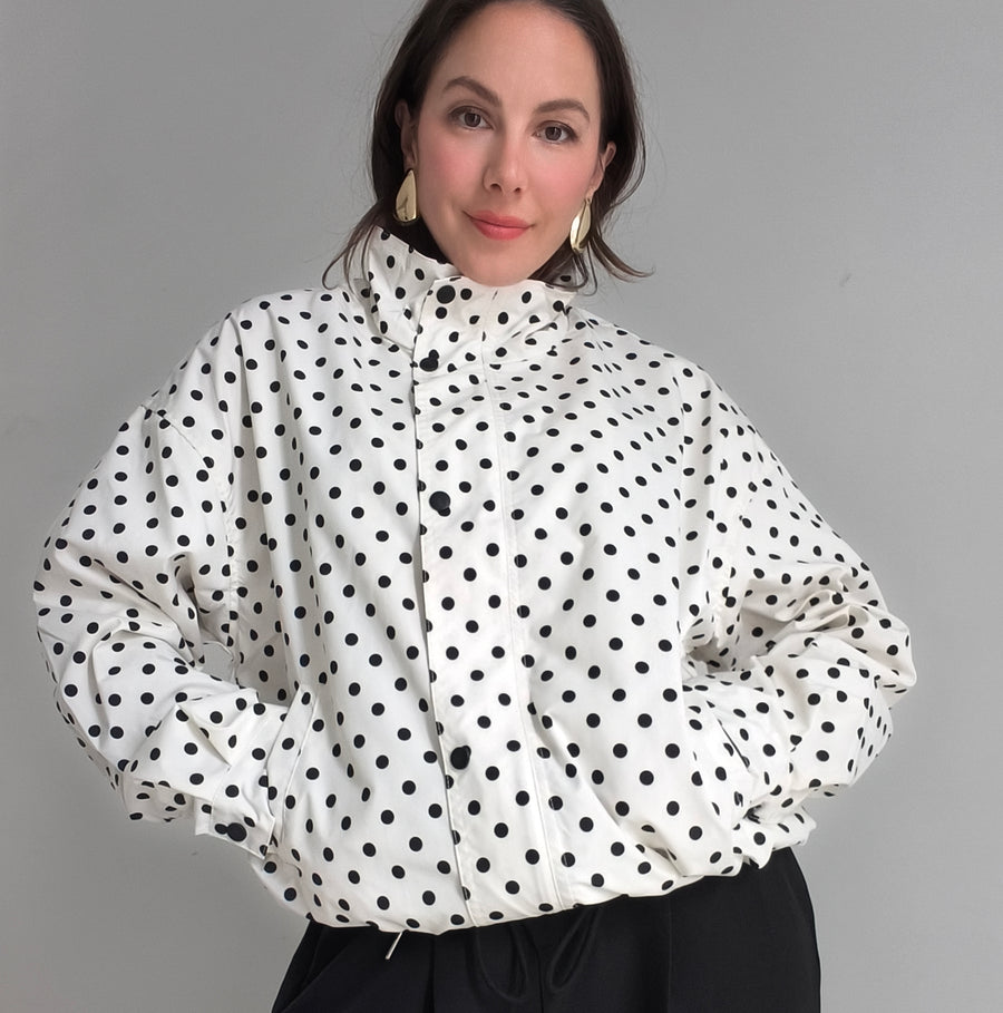 Chaqueta abullonada lunares blanca