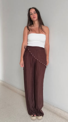 Pantalón con pañuelo tachuelas
