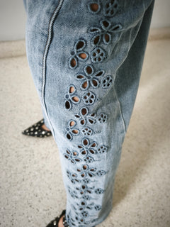 Jean wide leg elástico bordado