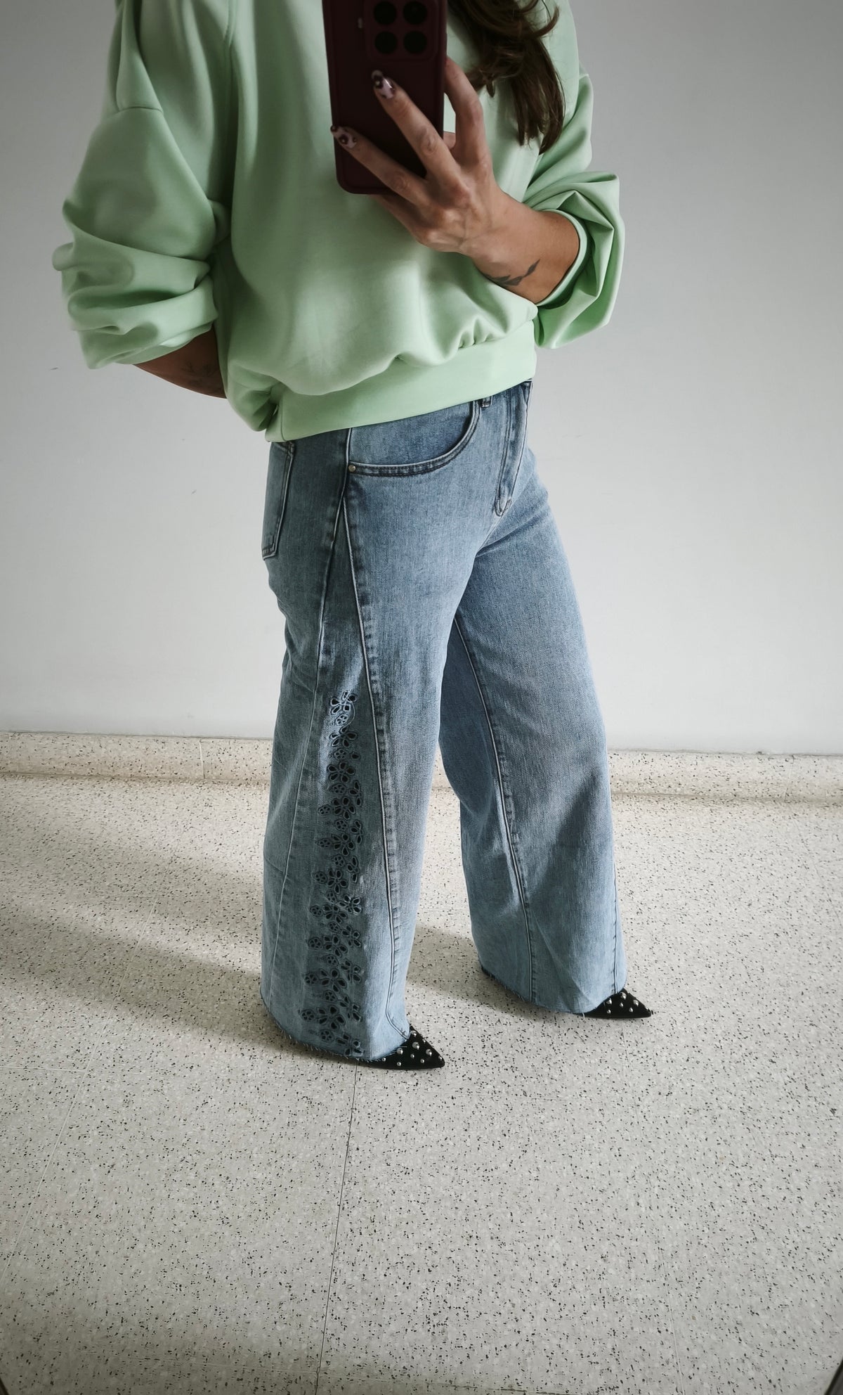 Jean wide leg elástico bordado