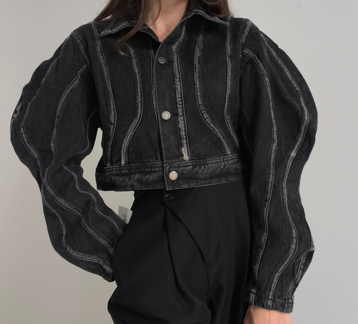Chaqueta denim mangas ondas
