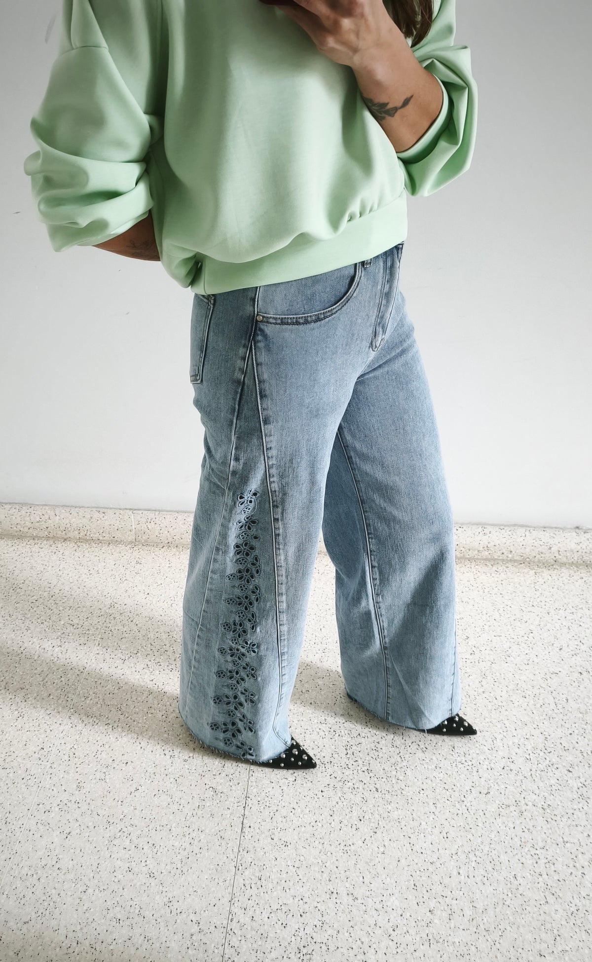 Jean wide leg elástico bordado