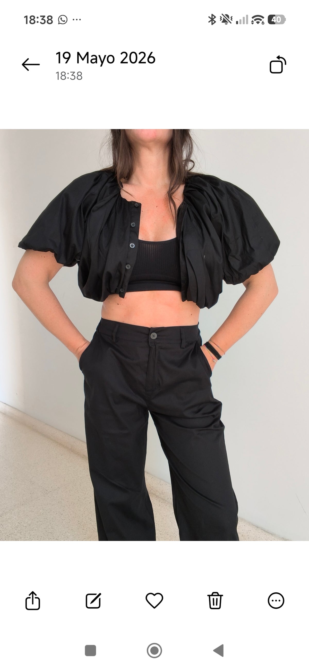 Conjunto negro abullonado