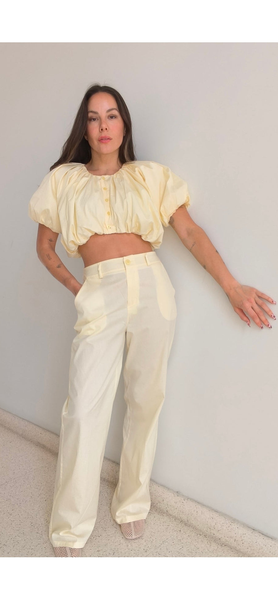 Conjunto amarillo abullonado