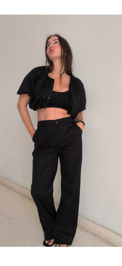 Conjunto negro abullonado