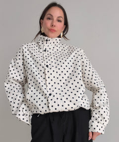 Chaqueta abullonada lunares blanca