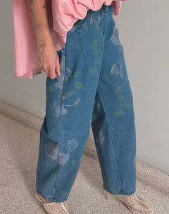 Pantalón denim print flores