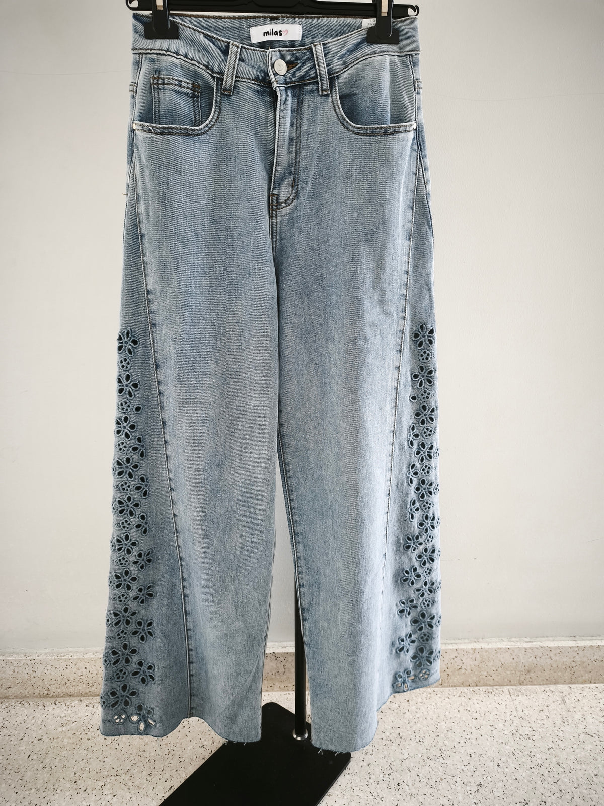 Jean wide leg elástico bordado