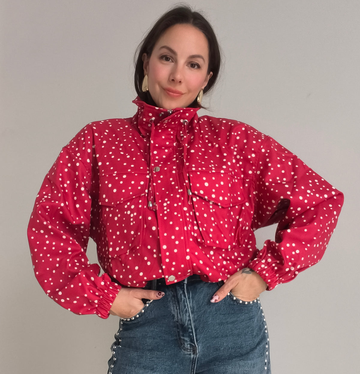 Chaqueta abullonada lunares rojo