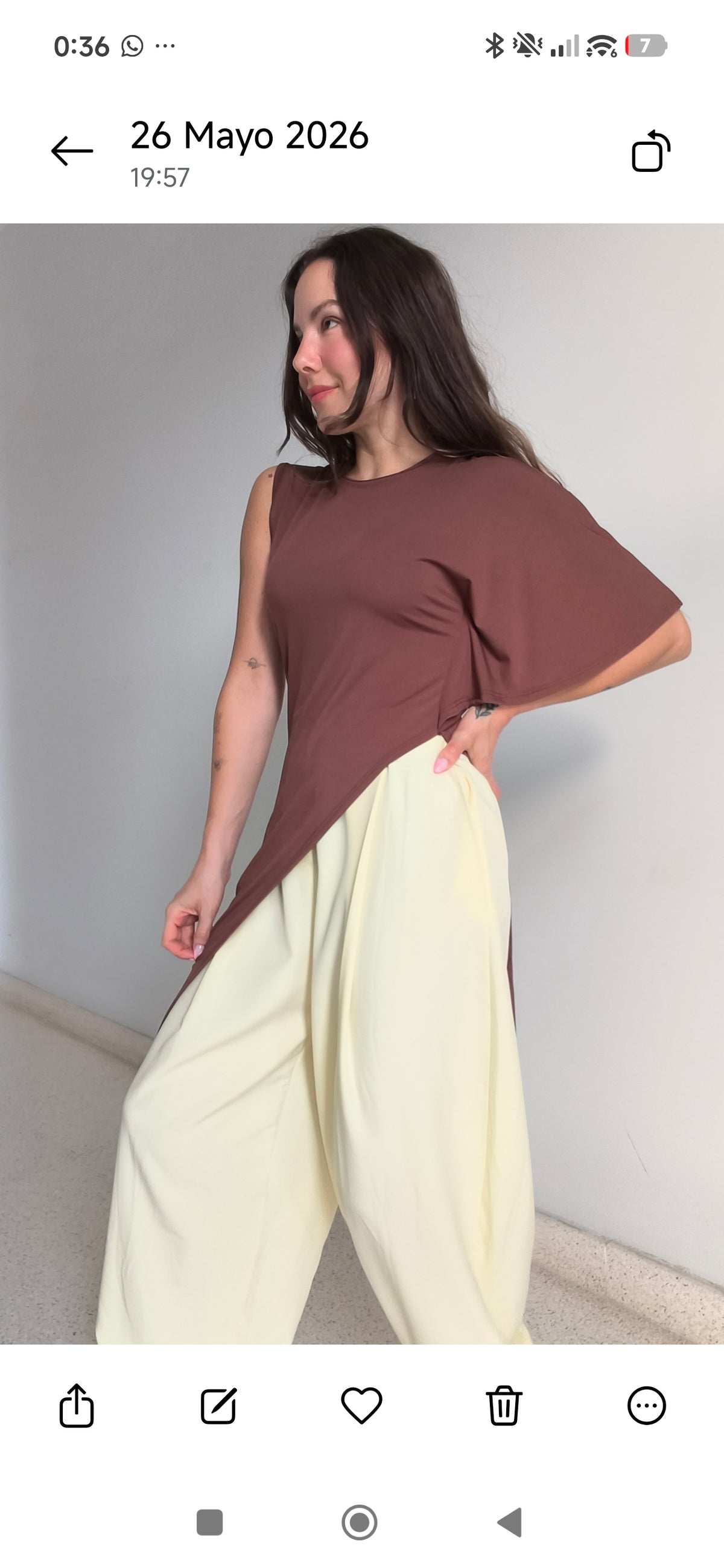 Top largo asimétrico choco