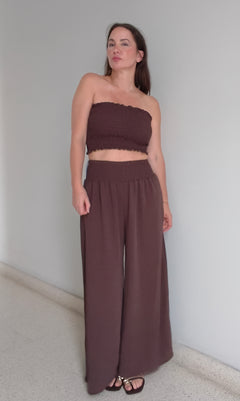 Conjunto fluido marrón