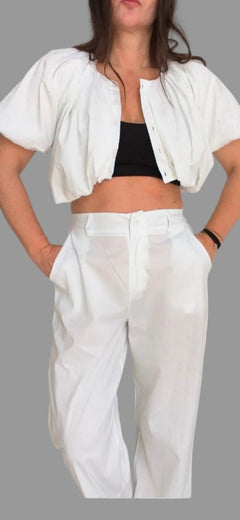 Conjunto blanco abullonado